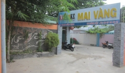 Chủ quán karaoke cho nhân viên thoát y 100\% bị phạt