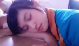 Chân dung 'nữ sinh ngủ gục trong lớp' gây sốt trên mạng 