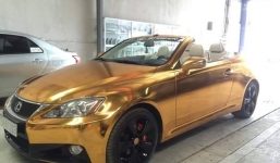 Thiếu gia đất Cảng chơi “ngông” với siêu xe mui trần mạ vàng