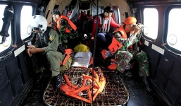 Indonesia xác nhận tìm thấy đuôi máy bay, 40 thi thể được trục vớt