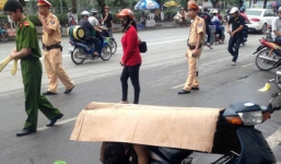 Người đàn ông đang chạy xe, bất ngờ tấp vào lề đường tử vong