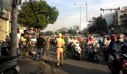 TP.HCM: Tài xế xe ôm tử vong bên cạnh xe máy