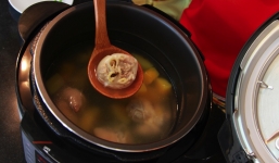 Nhẹ gánh bếp, vui đón Tết