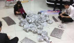 Mang nửa tấn tiền xu đi mua xe tải