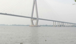 Tìm thấy thi thể người cho xe ôm điện thoại rồi nhảy cầu tự tử