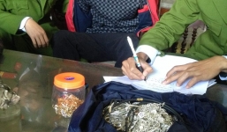 'Đại gia' mang vàng đi bán bị công an tóm gọn