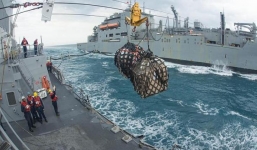 Indonesia đưa trực thăng mang khinh khí cầu tới trục vớt hộp đen máy bay QZ8501