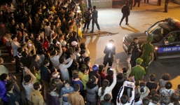 Cận cảnh người dân gọi tên, vỗ tay chào đón ông Nguyễn Bá Thanh về nước