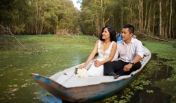 Bộ ảnh cưới 'Quê em mùa nước lũ' đẹp mê hồn