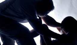 Đi nhờ xe, thiếu nữ bị hai gã thanh niên giở trò đồi bại 'hụt'