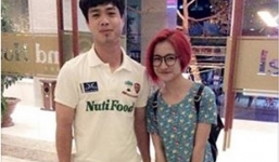 Lộ ảnh Hòa Minzy hôn Công Phượng gây xôn xao