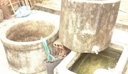 Phát hiện hai mẹ con chết bất thường dưới giếng