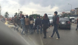 Chặn xe hoa 'cướp' cô dâu ở Hà Nội