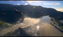 Ngoạn mục cảnh lướt ván trên ruộng bậc thang