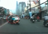 Clip: Cướp giật dây chuyền 'táo tợn' giữa đường phố Sài Gòn