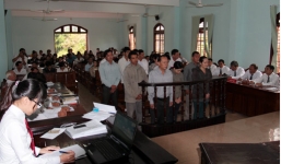 Đại gia thủy sản lừa đảo 200 tỷ đồng, loạt cán bộ ngân hàng hầu tòa