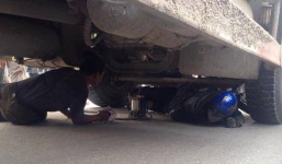 Bị xe tải cuốn vào gầm, nạn nhân thoát chết khó tin