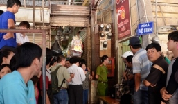 Phát hiện thi thể người đàn ông trong nhà vệ sinh