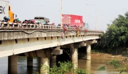 Hải Dương: Cãi nhau với bạn gái, nhảy sông tự tử