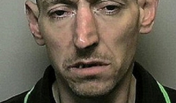 Đang trộm thì... ngủ quên, nữ chủ nhà phải đánh thức mới dậy