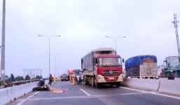 Tp.HCM: Tai nạn thảm khốc tử nạn dưới bánh xe container