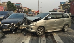 Xe container gây tai nạn liên hoàn khiến 4 người bị thương rồi bỏ chạy