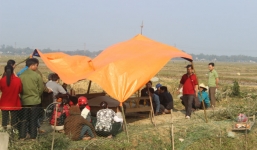 Gia đình khóc ngất bên thi thể hai bé 3 tuổi chết đuối thương tâm