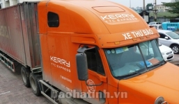 Xe thư báo chở hàng lậu trị giá hơn 300 triệu đồng