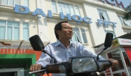 Đại gia nghìn tỷ đi xe máy “đồng nát”, ở chung cư cũ