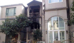 Cháy nhà, mẹ ôm con 20 ngày tuổi nhảy từ tầng 3 thoát hiểm