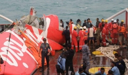 Indonesia chuẩn bị nâng thân máy bay QZ8501, hi vọng tìm được toàn bộ thi thể 