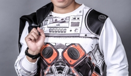 MC Nguyên Khang thay đổi bất ngờ trong phong cách mới