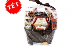 Chung tay gom giỏ quà Tết vì người lao động