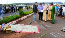 Em bất lực nhìn anh trai bị ô tô cán tử vong