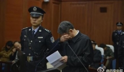Quan Trung Quốc bật khóc giữa tòa, thừa nhận “không kiềm chế” được lòng tham