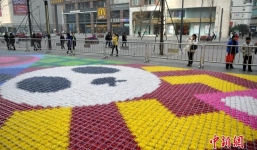 Xem tấm thảm khổng lồ được làm từ 19 tấn kẹo