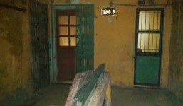 Phát hiện người đàn ông chết trong khu tập thể Thanh Nhàn