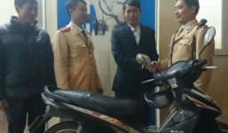 Hà Nội: Bất ngờ vì được CSGT gọi nhận lại xe máy bị trộm