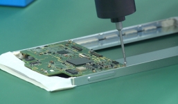 Cận cảnh quy trình sản xuất smartphone thuần Việt của BKAV