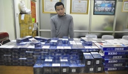 Bắt quả tang người đàn ông buôn hàng nghìn bao thuốc lá lậu