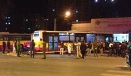 Đâm vào đuôi xe buýt tử vong vì vượt đèn đỏ