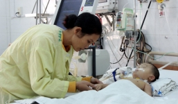 Bé trai nguy kịch do nuốt phím đàn đồ chơi