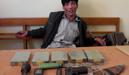 Bắt đối tượng mang vũ khí nóng, vận chuyển 5 bánh heroin