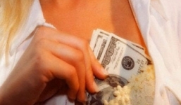 Tín hiệu mua dâm 'ngầm' giữa phi công và tiếp viên hàng không Nhật