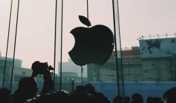 Apple Store lớn nhất châu Á tưng bừng chào đón những khách hàng đầu tiên