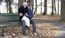 Chuyện tình 'đũa lệch' vũ nữ cao 1,19m và chàng trung sĩ cao 2m