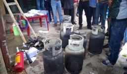 Cửa hàng gas chìm trong biển lửa, cả khu dân cư náo loạn