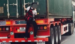 Tối mắt với nam sinh đùa giỡn với thần chết, đu xe tải