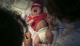 Trung Quốc: Mẹ đẻ bán con trai sơ sinh giá 7.000 USD