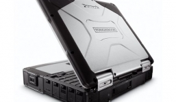 Laptop 'nồi đồng cối đá' giá 80 triệu của Panasonic trình làng